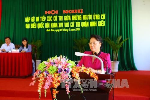 NA Chairwoman meets voters in Can Tho - ảnh 1